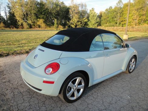Used 2010 Volkswagen Beetle Final Edition image 16