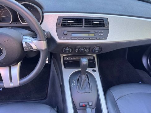 Used 2005 BMW Z4 2.5i RWD image 11