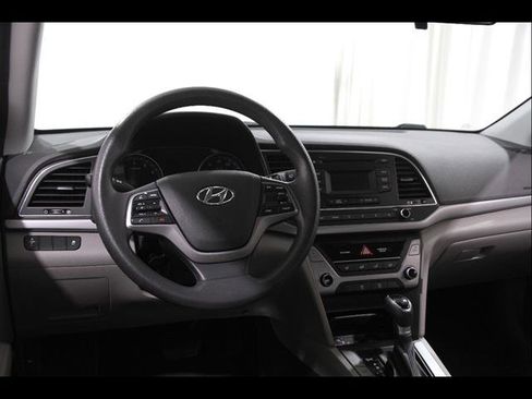 Used 2018 Hyundai Elantra SE image 6