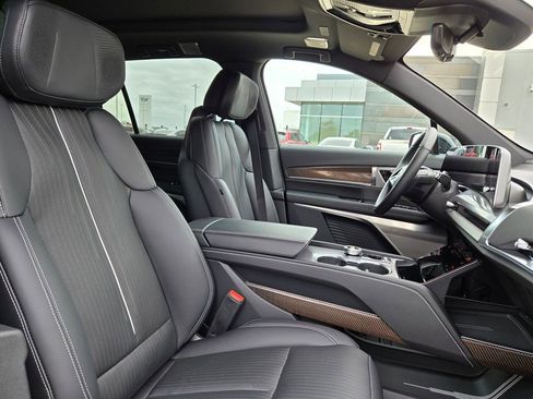 Certified 2026 Cadillac Vistiq Sport w/ LPO, Floor Liner Package image 29