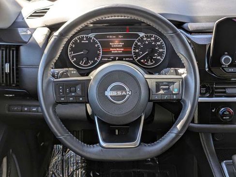 Used 2025 Nissan Pathfinder SV image 33