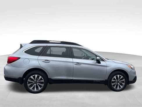 Used 2017 Subaru Outback 2.5i Limited image 9