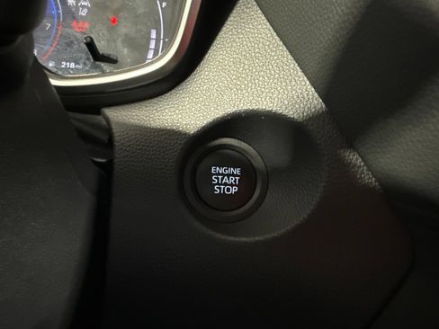 Used 2025 Toyota Corolla Cross XLE FWD image 22