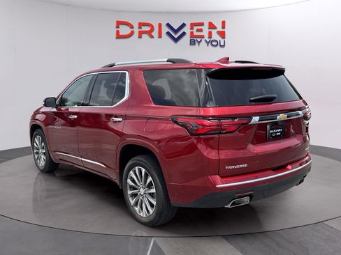Used 2023 Chevrolet Traverse Premier FWD image 3