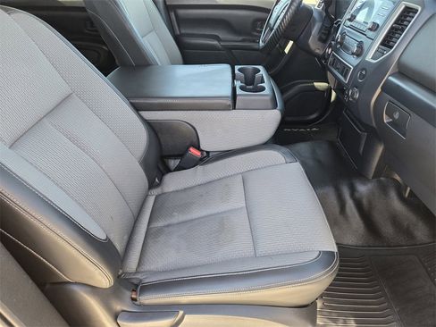 Used 2017 Nissan Titan S image 12