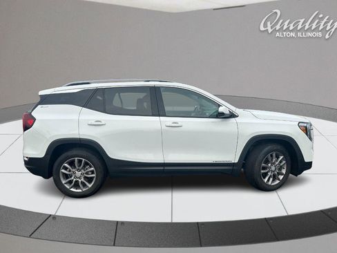 Used 2023 GMC Terrain SLT image 3