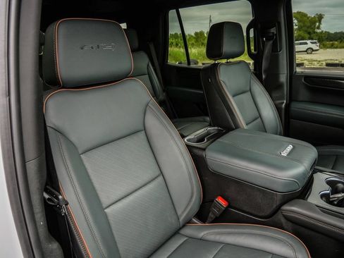 Used 2025 GMC Yukon AT4 w/ AT4 Premium Package AWD/4WD image 21