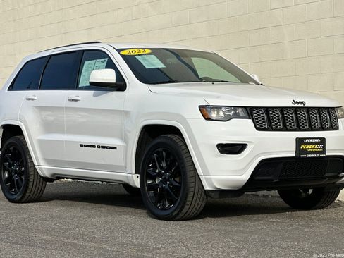 Used 2022 Jeep Grand Cherokee Laredo X image 1