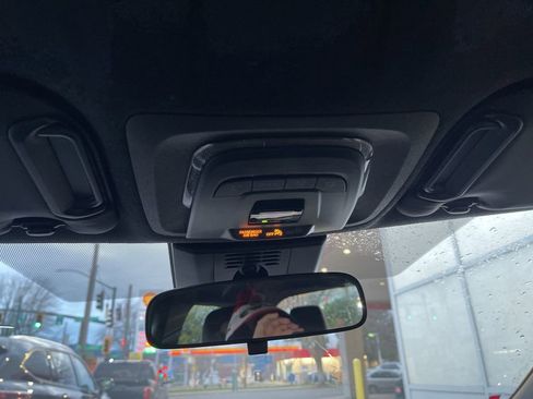 Used 2025 Toyota Corolla SE w/ Convenience Package image 25