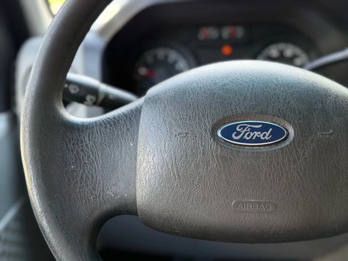 Used 2015 Ford E-350 and Econoline 350 Super Duty image 16