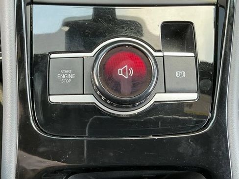 Certified 2025 Volkswagen Tiguan SEL R-Line AWD/4WD image 29