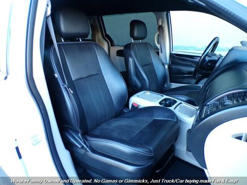 Used 2020 Dodge Grand Caravan SXT image 28