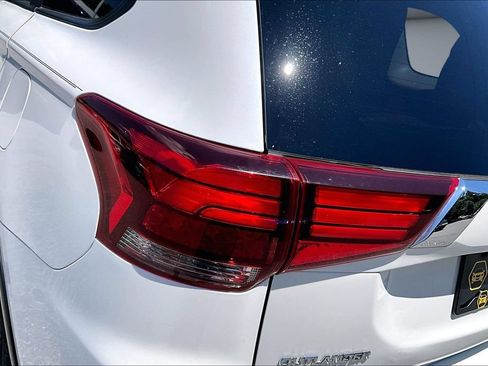 Used 2020 Mitsubishi Outlander SE AWD/4WD image 23