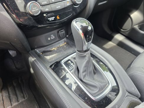 Used 2018 Nissan Rogue SL FWD image 14