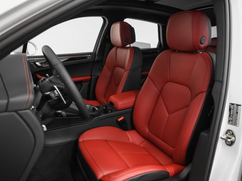 Certified 2026 Porsche Macan AWD/4WD image 5
