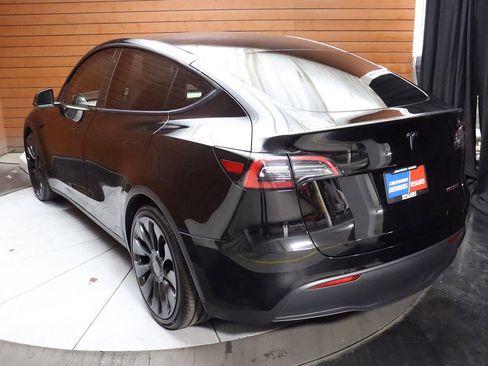 Used 2023 Tesla Model Y Performance image 9