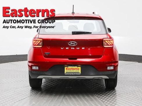 Used 2023 Hyundai Venue Limited FWD image 6