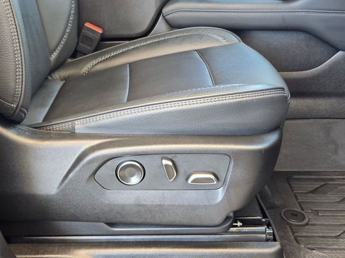 Used 2025 GMC Yukon Denali w/ Sun & Power Step Package image 31