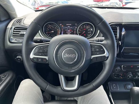 Used 2019 Jeep Compass Latitude FWD image 11