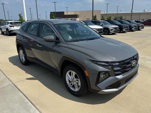 New 2026 Hyundai Tucson SE FWD image 1