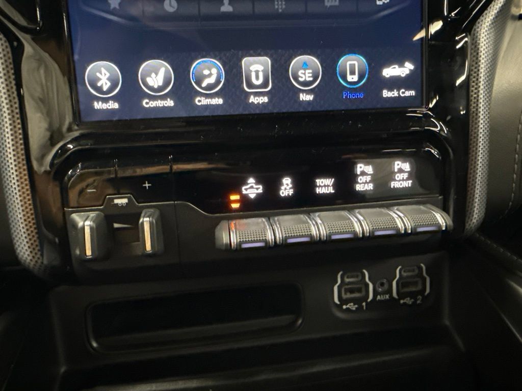 Used 2020 RAM 1500 Limited w/ Black Appearance Package AWD/4WD image 25