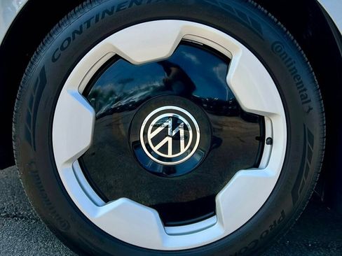 Used 2025 Volkswagen ID. Buzz Pro S RWD image 27