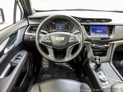 Certified 2025 Cadillac XT5 Premium Luxury image 2