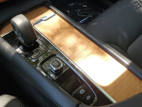 Certified 2024 Volvo XC90 B5 Plus w/ Protection Package Premier AWD/4WD image 24