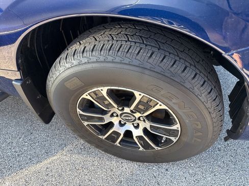 Used 2024 Nissan Titan SV w/ SV Convenience Package image 12