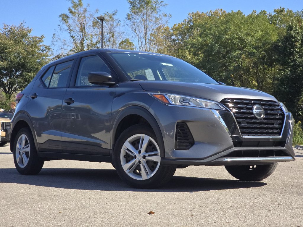 Used 2021 Nissan Kicks S FWD image 2