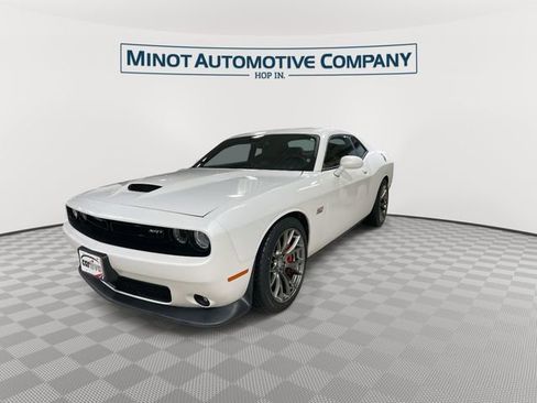 Used 2015 Dodge Challenger SRT image 4