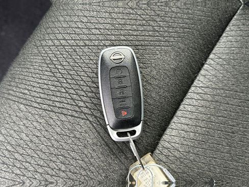 Used 2025 Nissan Rogue SV image 24