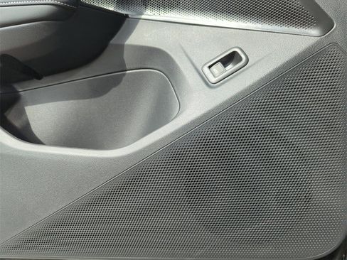 New 2026 Volkswagen Tiguan SE image 33