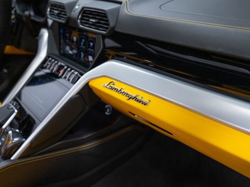 Used 2019 Lamborghini Urus AWD/4WD image 43