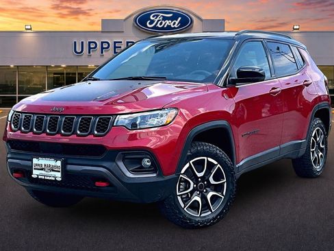 Used 2025 Jeep Compass Trailhawk AWD/4WD image 12
