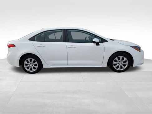 Used 2022 Toyota Corolla LE image 9