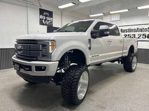 Used 2019 Ford F250 Platinum w/ Platinum Ultimate Package AWD/4WD image 3