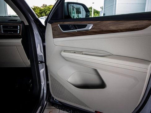 New 2026 Volkswagen Atlas SE image 42