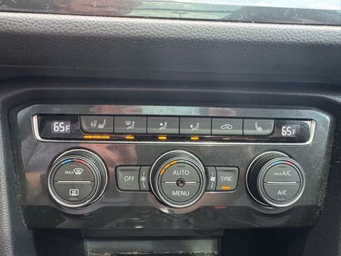 Used 2018 Volkswagen Tiguan SEL Premium w/ 3rd Row Seat Package image 22