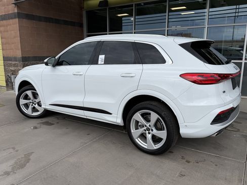 Used 2025 Audi Q5 Premium Plus w/ Premium Plus AWD/4WD image 5