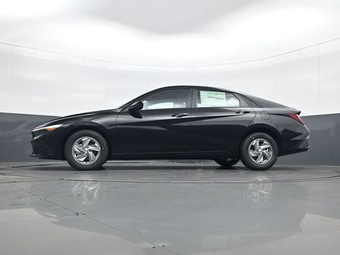 New 2026 Hyundai Elantra SE image 28