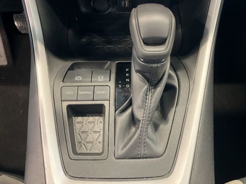 Used 2023 Toyota RAV4 XLE FWD image 15