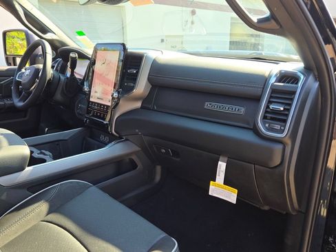 New 2026 RAM 2500 Laramie AWD/4WD image 13