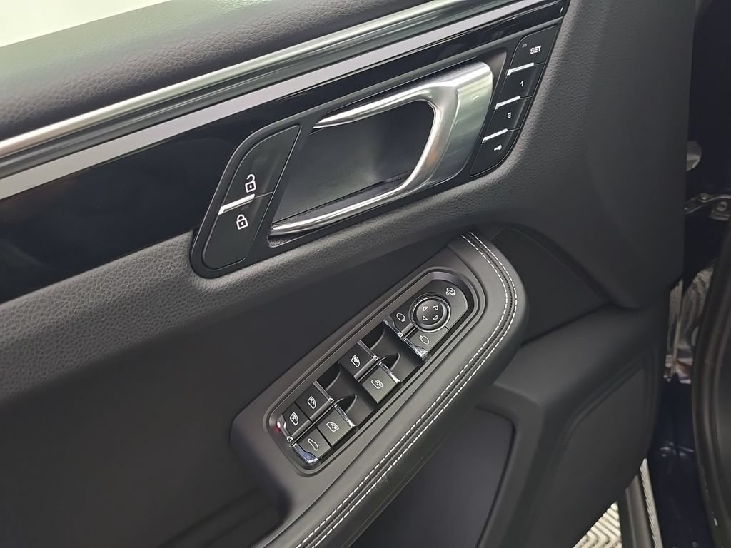 Certified 2023 Porsche Macan S AWD/4WD image 16