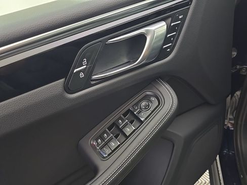 Certified 2023 Porsche Macan S AWD/4WD image 16