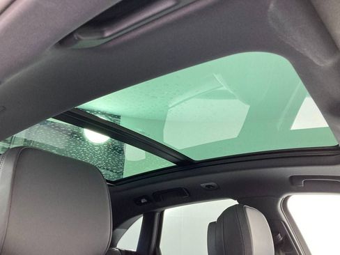 Certified 2022 Porsche Macan image 22