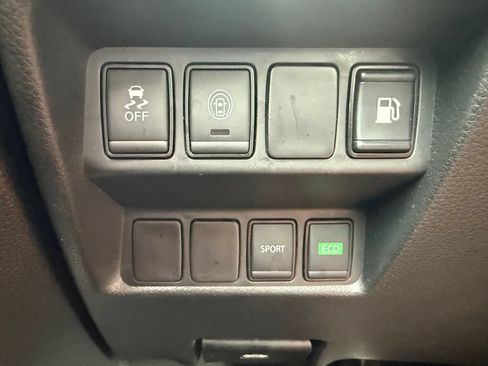 Used 2020 Nissan Rogue S FWD image 18