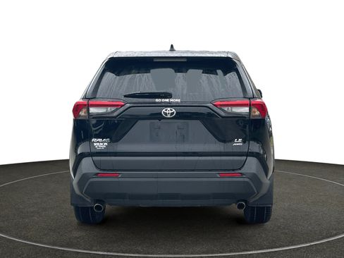 Used 2022 Toyota RAV4 LE image 5