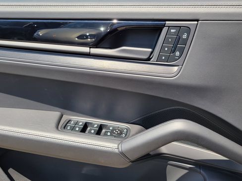 Certified 2025 Porsche Cayenne GTS AWD/4WD image 25