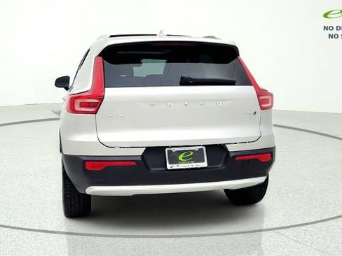 Used 2025 Volvo XC40 B5 Plus AWD/4WD image 7